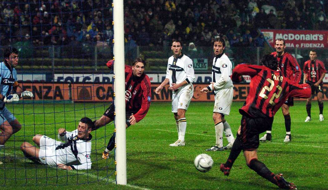 Kakà segna anche gol facili, da attaccante: ecco quello al Parma il 4 dicembre 2004. Ansa
